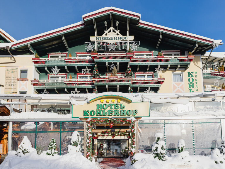 Außenansicht des Hotel Kohlerhof im Winter
