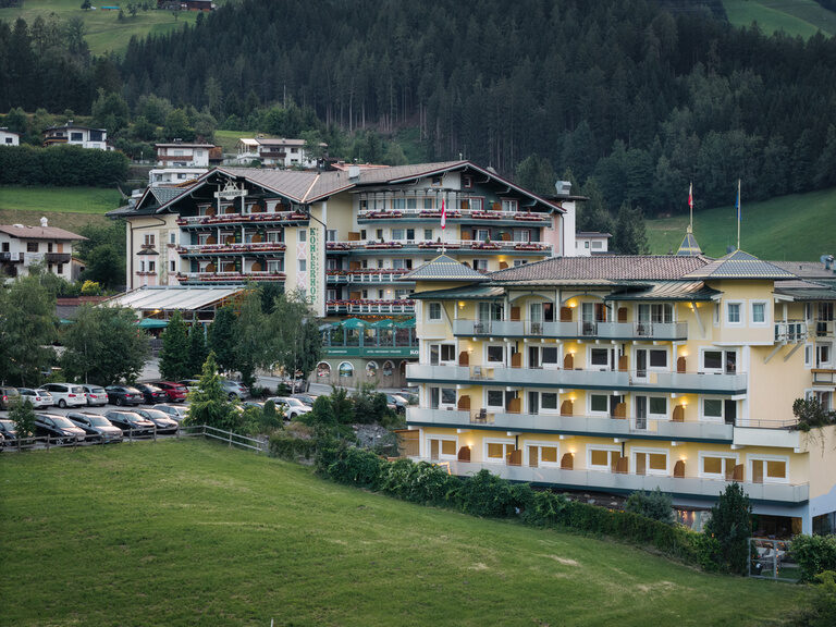Außenansicht vom Hotel Kohlerhof im Sommer