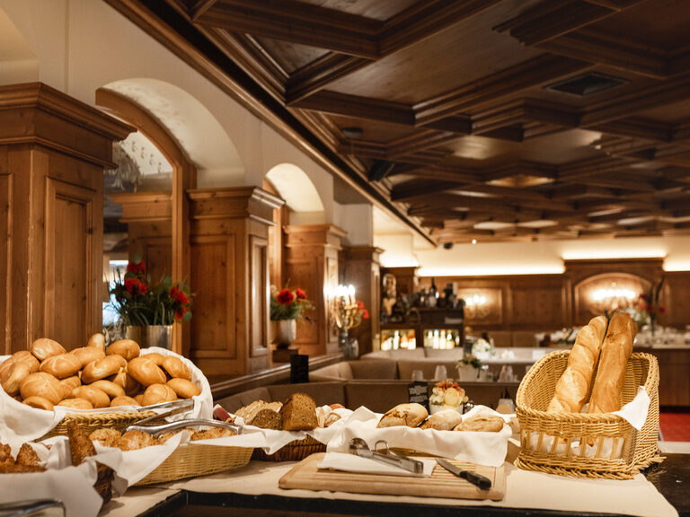 Frühstücksbuffet, Brötchen im Korb