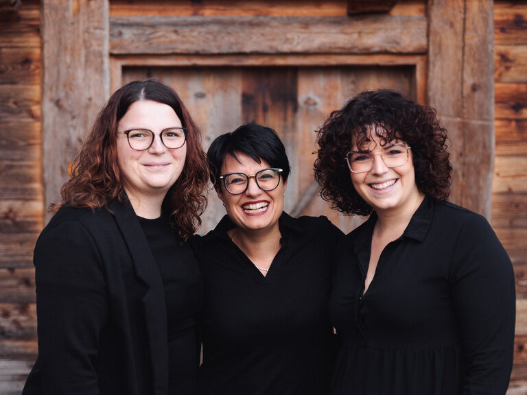 Gastgeberinnen und Geschwister-Trio Daniela, Verena und Carina