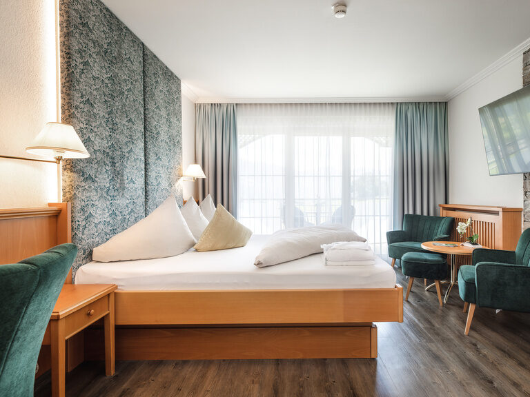 Hotelzimmer namens Panoramazimmer mit Sitzecke